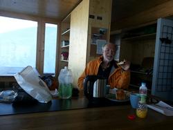 Click to see big picture (1024x768 pixels; 87 KB)