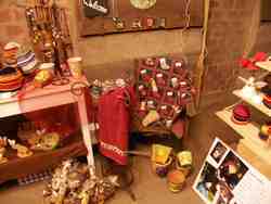 Click to see big picture (700x525 pixels; 49 KB)